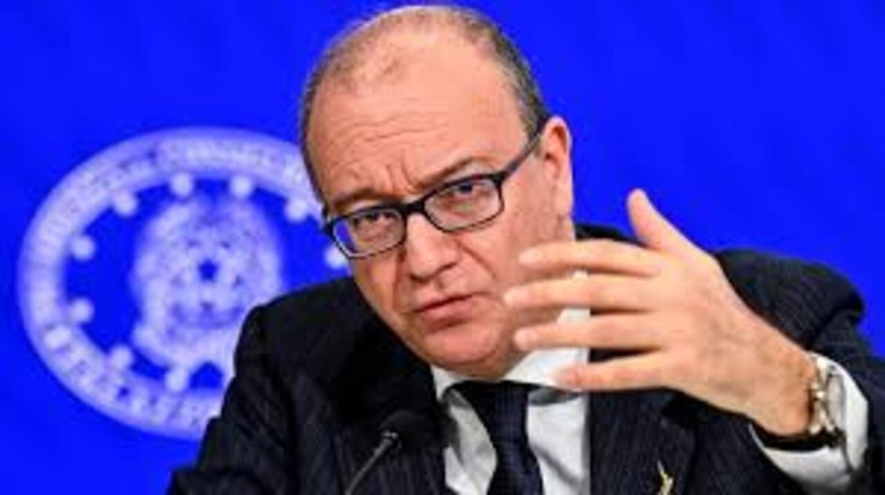 aumento e arretrati stipendio scuola Ministro Valditara.